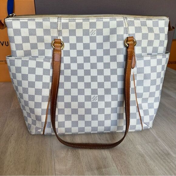 Louis Vuitton Damier Azur Totally MM Bag - Picture 3 of 14